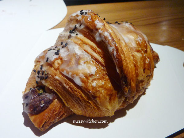 Adzuki Chocolate Croissant @ Pâtisserie Sadaharu AOKI Paris, Regent Galleria, Taipei